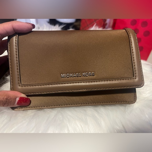 Michael Kors - Picture 1 of 5